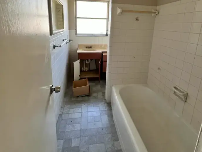 Bathroom before remodel in Sarasota